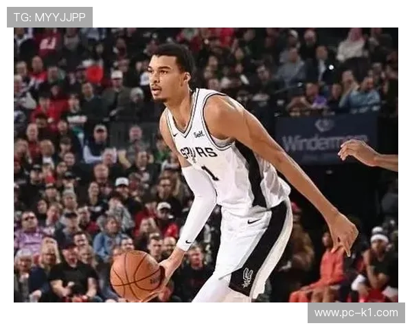 文班亚马16分16篮板4帽，马刺内线防守基石