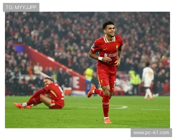 勒沃库森三后卫体系解析，新援夸安萨融入滕哈赫快速突击哲学